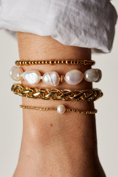 The Pearly Bracelet